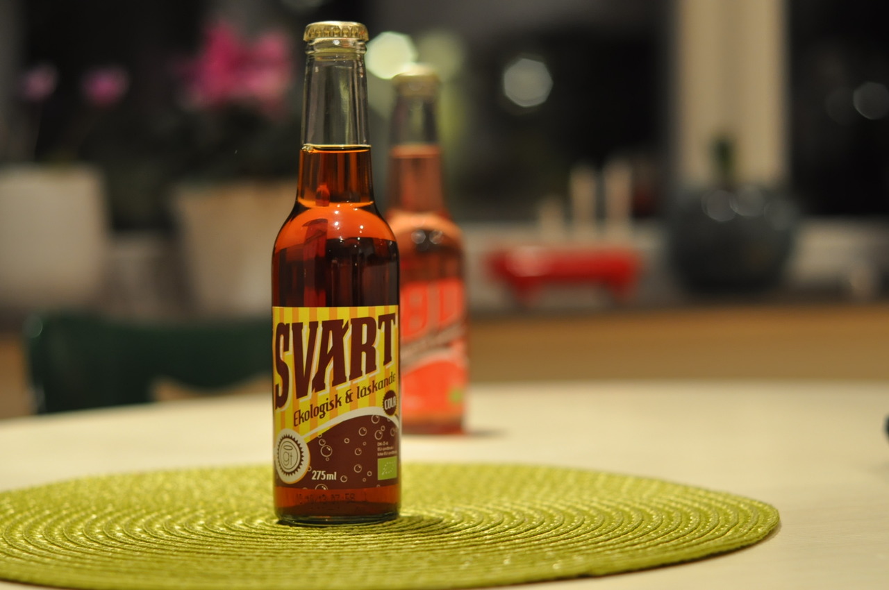 SVART Ekologisk & läskande Cola
