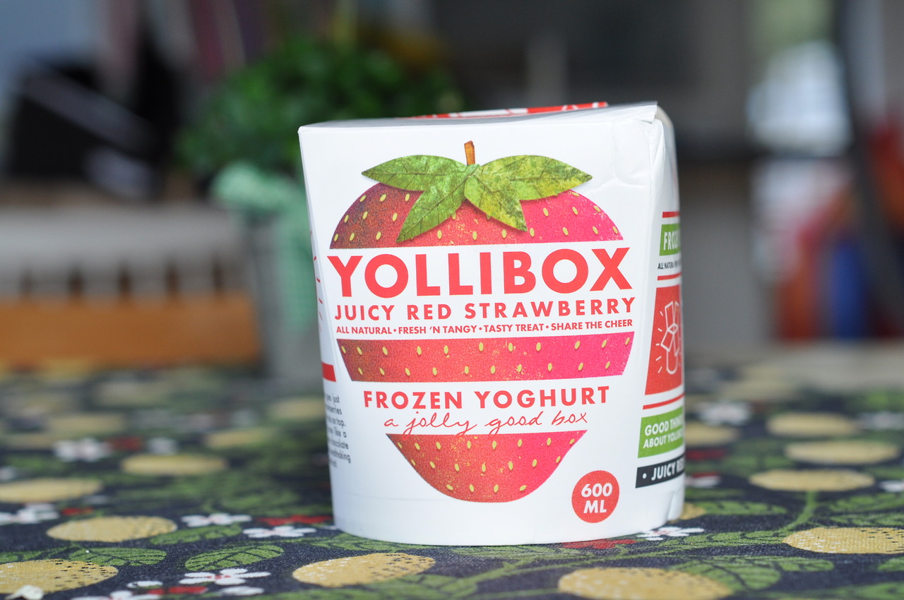 Yollibox Juicy Red Strawberry Frozen Yoghurt