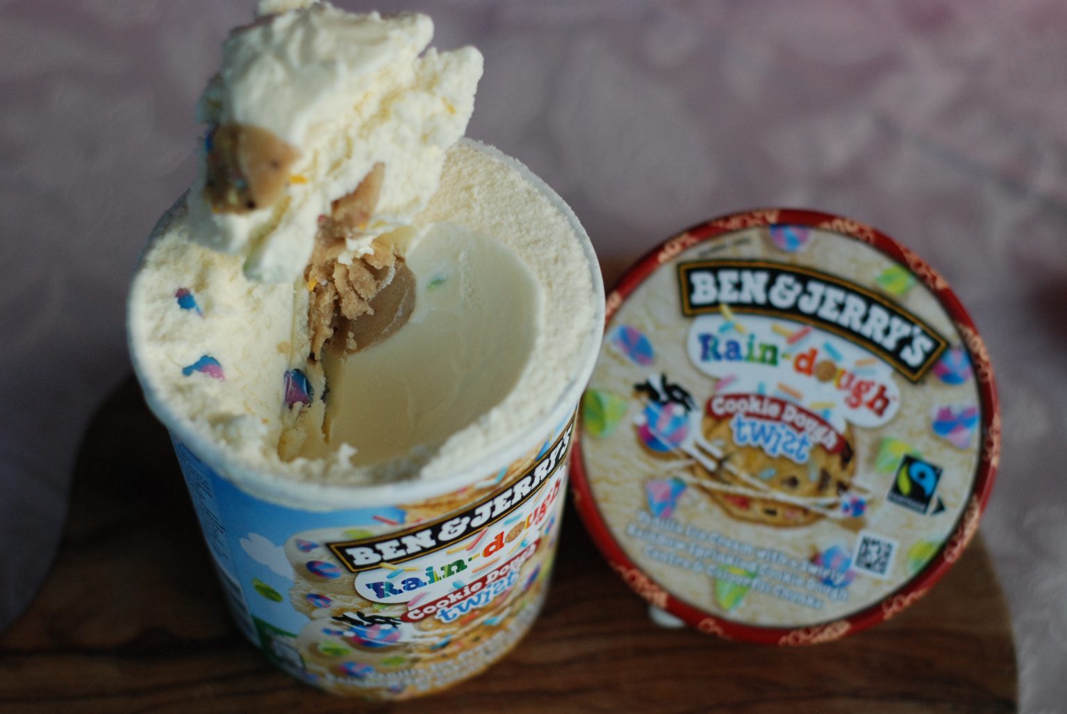 Ben & Jerry's RainDough Cookie Dough Twist Sockerbiten